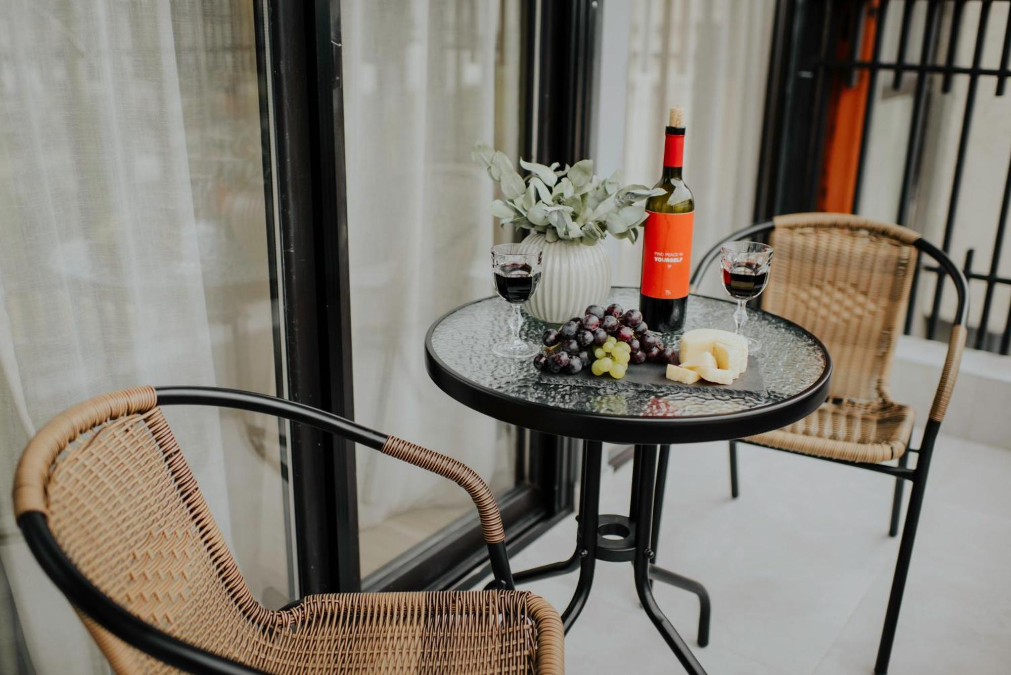 Luxury Inn Grand Residences Tbilisi Eksteriør billede